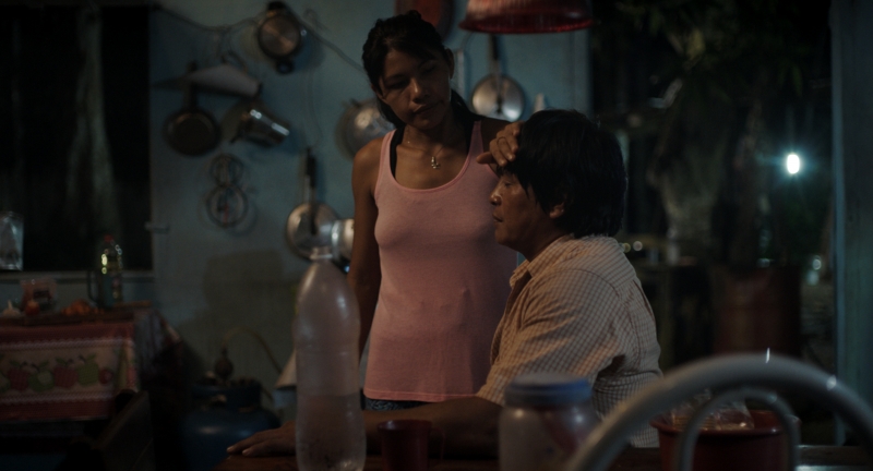 'A febre' tem como protagonista vigilante do porto de Manaus e sua filha, Vanessa, técnica de Enfermagem