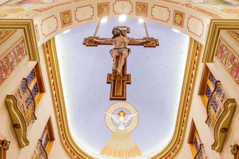 Para pároco Tiago, nova arte sacra que compõe a igreja é muito significativa