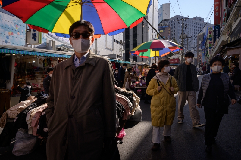 A partir desta sexta-feira, pessoas que não estiverem utilizando máscara em locais públicos em Seul serão multadas