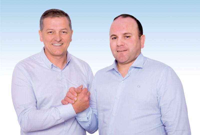 O atual prefeito, Marcos Scorsatto (e), do DEM, se reelegeu com 49,07% dos votos