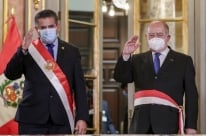 Congresso do Peru aceita ren�ncia de presidente empossado h� uma semana