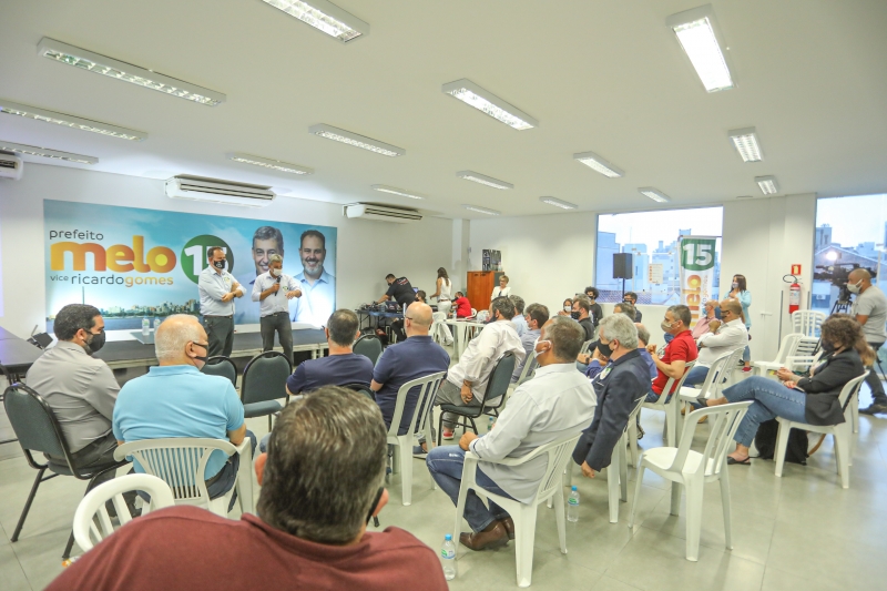 {'nm_midia_inter_thumb1':'https://www.jornaldocomercio.com/_midias/jpg/2020/11/16/206x137/1_7f0a1806-9191345.jpg', 'id_midia_tipo':'2', 'id_tetag_galer':'', 'id_midia':'5fb2e680586cc', 'cd_midia':9191345, 'ds_midia_link': 'https://www.jornaldocomercio.com/_midias/jpg/2020/11/16/7f0a1806-9191345.jpg', 'ds_midia': 'Sebastião Melo teve reunião com a coordenação de campanha na tarde desta segunda-feira (16)', 'ds_midia_credi': 'DANIEL BARBOSA/DIVULGAÇÃO/JC', 'ds_midia_titlo': 'Sebastião Melo teve reunião com a coordenação de campanha na tarde desta segunda-feira (16)', 'cd_tetag': '1', 'cd_midia_w': '800', 'cd_midia_h': '533', 'align': 'Left'}