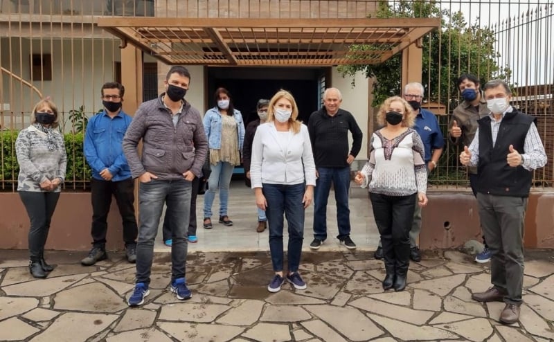 {'nm_midia_inter_thumb1':'https://www.jornaldocomercio.com/_midias/jpg/2020/11/16/206x137/1_adilo___credito_bibiana_ribeiro_mendes__4_-9191364.jpeg', 'id_midia_tipo':'2', 'id_tetag_galer':'', 'id_midia':'5fb2e8fb4ab7d', 'cd_midia':9191364, 'ds_midia_link': 'https://www.jornaldocomercio.com/_midias/jpg/2020/11/16/adilo___credito_bibiana_ribeiro_mendes__4_-9191364.jpeg', 'ds_midia': 'Adiló Didomenico, PSDB, vai disputar o segundo turno em Caxias', 'ds_midia_credi': 'Bibiana Ribeiro Mendes/Divulgação/JC', 'ds_midia_titlo': 'Adiló Didomenico, PSDB, vai disputar o segundo turno em Caxias', 'cd_tetag': '1', 'cd_midia_w': '800', 'cd_midia_h': '494', 'align': 'Left'}