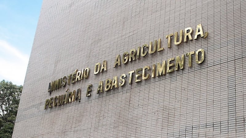 O sistema integra a regulamentação da lei dos agrotóxicos, nº 14.785/2023, que estabeleceu a Agricultura como órgão registrante de agrotóxicos e afins
