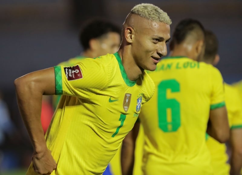 Richarlison disse que acompanha os jogos do Vasco e que jogaria pelo time caso volte ao Brasil