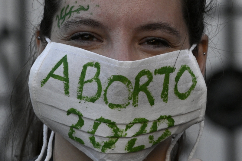 Senado aprovou o direito de a mulher optar pelo aborto até a 14ª semana de gestação