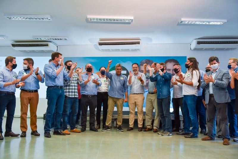 Melo participou do encontro com deputados e vereadores que prestaram apoio