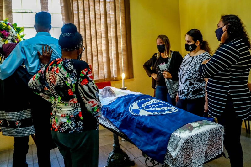 Cerimônia de despedida ocorreu no cemitério municipal São João, na Zona Norte da Capital