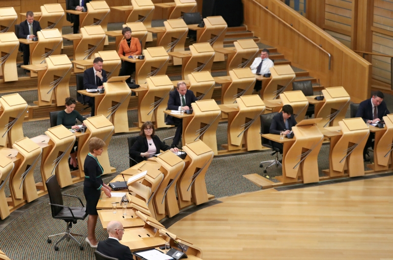 Projeto de lei foi aprovado com unanimidade no Parlamento e segue para sanção da primeira-ministra Nicola Sturgeon