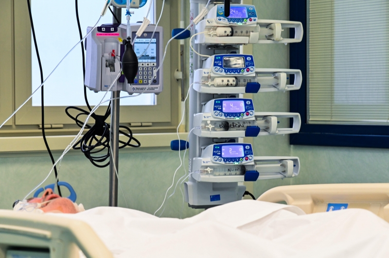 Atualmente, 624 pessoas contaminadas pela doença estão sendo atendidas em unidades de tratamento intensivo no Estado 