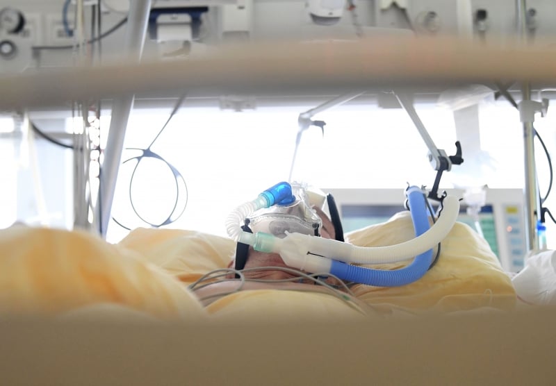 Mais da metade das hospitalizações em unidades de tratamento intensivo são de pacientes com o novo coronavírus 