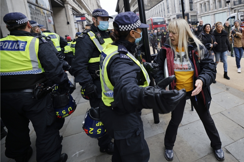 Manifestantes desrespeitaram as regras de distanciamento impostas para controlar a pandemia