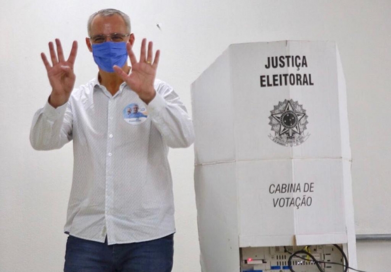 {'nm_midia_inter_thumb1':'https://www.jornaldocomercio.com/_midias/jpg/2020/11/29/206x137/1_b7bde973_6e48_4de5_91bb_1afb1bad43cf__1_-9200110.jpeg', 'id_midia_tipo':'2', 'id_tetag_galer':'', 'id_midia':'5fc3f6d84a098', 'cd_midia':9200110, 'ds_midia_link': 'https://www.jornaldocomercio.com/_midias/jpg/2020/11/29/b7bde973_6e48_4de5_91bb_1afb1bad43cf__1_-9200110.jpeg', 'ds_midia': 'Elei&ccedil;&otilde;es 2020 - segundo turno - candidato prefeito Jorge Pozzobom (PSDB) - santa maria - vota ', 'ds_midia_credi': 'ARIEL ZIEGLER/DIVULGA&Ccedil;&Atilde;O/JCrieli Ziegler', 'ds_midia_titlo': 'Elei&ccedil;&otilde;es 2020 - segundo turno - candidato prefeito Jorge Pozzobom (PSDB) - santa maria - vota ', 'cd_tetag': '1', 'cd_midia_w': '800', 'cd_midia_h': '556', 'align': 'Left'}