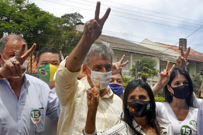 {'nm_midia_inter_thumb1':'https://www.jornaldocomercio.com/_midias/jpg/2020/11/29/206x137/1_jr_291120___voto_melo__16_-9199991.jpg', 'id_midia_tipo':'2', 'id_tetag_galer':'', 'id_midia':'5fc3d46784c7e', 'cd_midia':9199991, 'ds_midia_link': 'https://www.jornaldocomercio.com/_midias/jpg/2020/11/29/jr_291120___voto_melo__16_-9199991.jpg', 'ds_midia': 'ELEI&Ccedil;&Otilde;ES 2020  Fotos do voto do candidato &agrave; prefeitura Sebasti&atilde;o Melo  ', 'ds_midia_credi': 'JOYCE ROCHA/JC', 'ds_midia_titlo': 'ELEI&Ccedil;&Otilde;ES 2020  Fotos do voto do candidato &agrave; prefeitura Sebasti&atilde;o Melo  ', 'cd_tetag': '1', 'cd_midia_w': '800', 'cd_midia_h': '533', 'align': 'Left'}