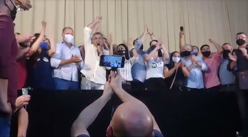 {'nm_midia_inter_thumb1':'https://www.jornaldocomercio.com/_midias/jpg/2020/11/29/206x137/1_melo_vitoria-9200260.jpg', 'id_midia_tipo':'2', 'id_tetag_galer':'', 'id_midia':'5fc429cf5c5c7', 'cd_midia':9200260, 'ds_midia_link': 'https://www.jornaldocomercio.com/_midias/jpg/2020/11/29/melo_vitoria-9200260.jpg', 'ds_midia': 'Sebasti&atilde;o Melo vit&oacute;ria segundo turno', 'ds_midia_credi': 'Marcus Meneghetti/especial/JC', 'ds_midia_titlo': 'Sebasti&atilde;o Melo vit&oacute;ria segundo turno', 'cd_tetag': '1', 'cd_midia_w': '800', 'cd_midia_h': '442', 'align': 'Left'}