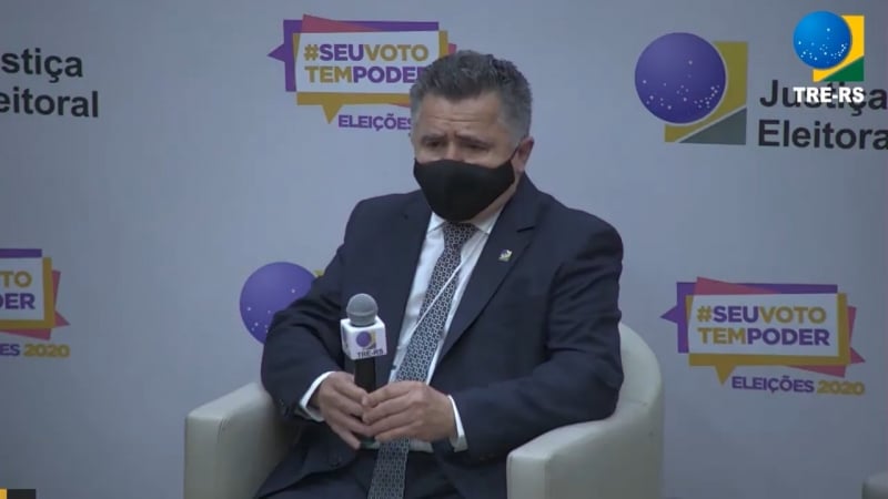 Desembargador André Villarinho, do TRE, falou em coletiva de imprensa no início da tarde
