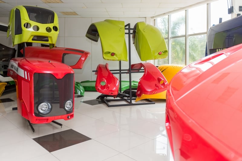 Portfólio inclui capôs de tratores e diversas peças para caminhões 