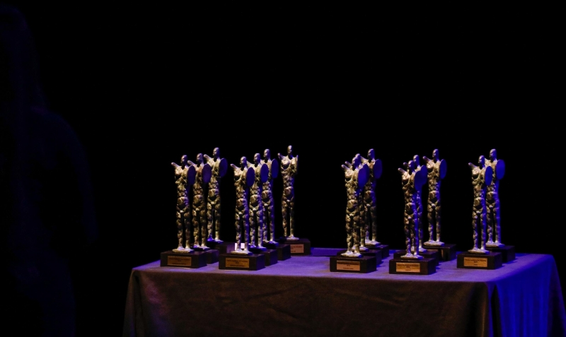 Finalistas em 10 categorias concorrem a troféu desenhado por Xico Stockinger