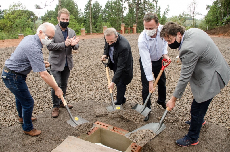 Pedra fundamental do espaço foi lançada no Centro Empresarial