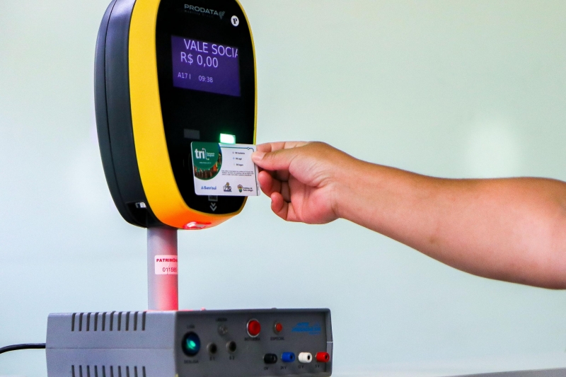 Benefício permite que famílias vulneráveis possam fazer 44 viagens mensais gratuitas no transporte coletivo da Capital