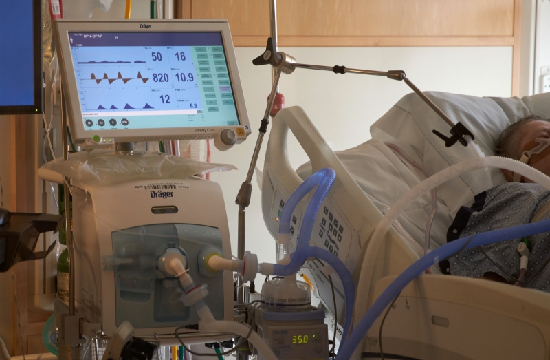 Em um mês, número de leitos de UTI livres caiu 38,3% no Estado