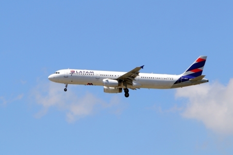 Latam retoma voos de Porto Alegre a Santiago e Lima em janeiro de 2025