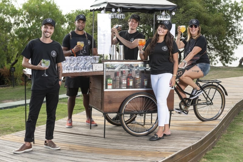 Guilherme Ceroni, J&uacute;lio Souza, Erick de Gasperi, Rafaela Ceroni e Graciela Mankowski comp&otilde;em a Bike Bar Foto: BIKEBAR/DIVULGA&Ccedil;&Atilde;O/JC