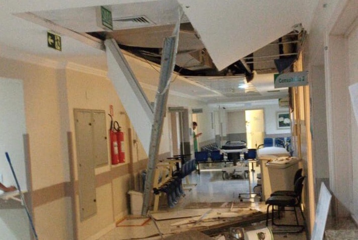 Telhado do ambulatório do Hospital Independência caiu, provocando suspensão 130 consultas