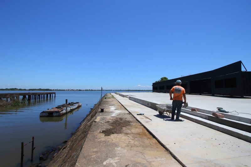 Esplanada onde ficarão operações de fast-food estava pronta e recebendo acabamentos