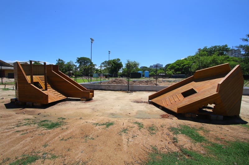 {'nm_midia_inter_thumb1':'https://www.jornaldocomercio.com/_midias/jpg/2020/12/15/206x137/1_lp_151220___embarcadero__20_-9211496.jpg', 'id_midia_tipo':'2', 'id_tetag_galer':'', 'id_midia':'5fd8e670d2b4d', 'cd_midia':9211496, 'ds_midia_link': 'https://www.jornaldocomercio.com/_midias/jpg/2020/12/15/lp_151220___embarcadero__20_-9211496.jpg', 'ds_midia': 'Fotos no Embarcadero - conferir as obras que est&atilde;o quase finalizadas', 'ds_midia_credi': 'LUIZA PRADO/JC', 'ds_midia_titlo': 'Fotos no Embarcadero - conferir as obras que est&atilde;o quase finalizadas', 'cd_tetag': '1', 'cd_midia_w': '800', 'cd_midia_h': '533', 'align': 'Left'}