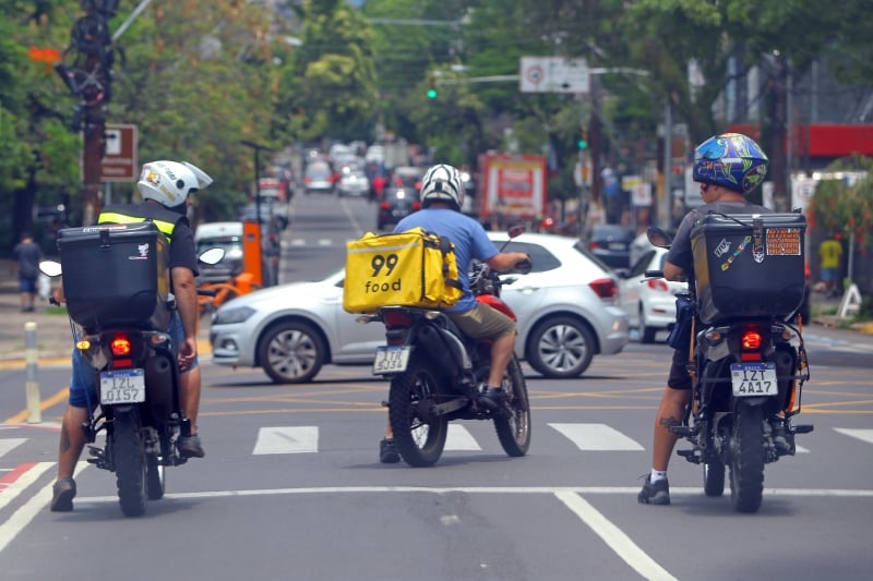  Marinho apontou abusos cometidos por empresas ao frisar, em entrevista a jornalistas, que o trabalho por aplicativo não pode seguir sem regulamentação