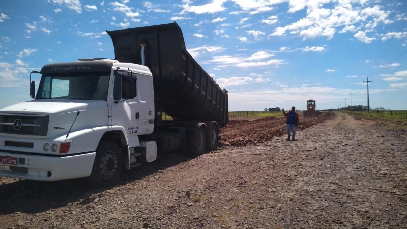 Impostos pagos pelos produtores rurais são destinados para promover obras de melhorias nas vias