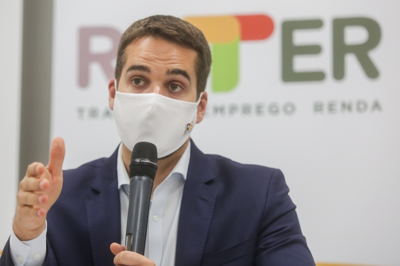 Segundo Leite, é "absolutamente impossível" dar conta do crescimento da demanda atual por leitos