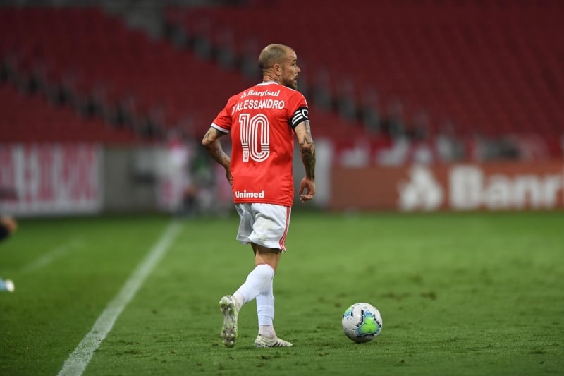 Argentino entrou no fim da partida; gols foram de Edenilson e Yuri Alberto