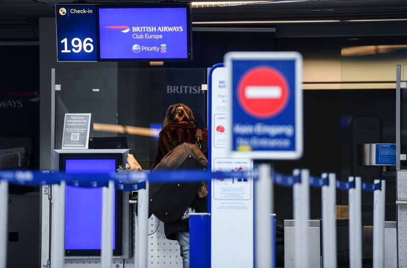 Viagens aéreas do Reino Unido para os Estados Unidos já caíram 90% com as restrições
