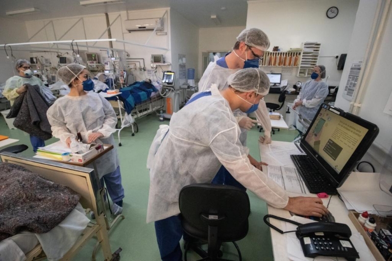 Toda a estrutura e as equipes devem ser voltadas para atender casos de Covid, diz comitê estadual