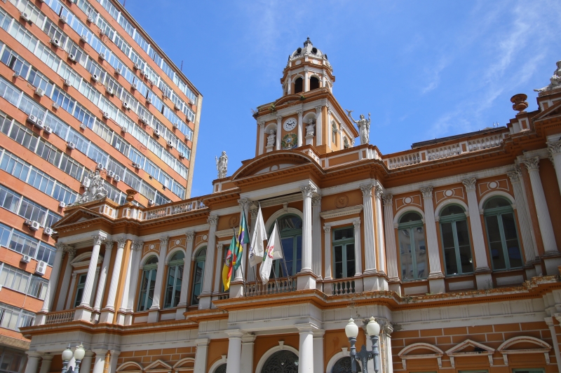 Principal característica é limitar teto dos municipários de Porto Alegre ao INSS