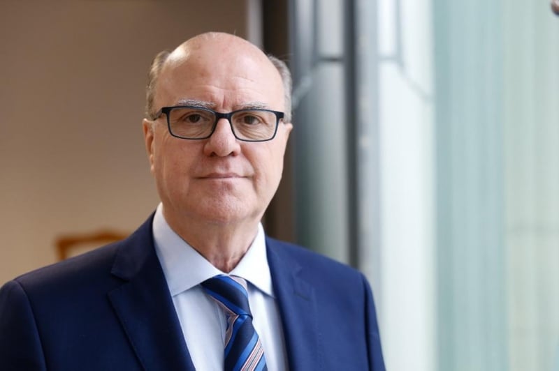 {'nm_midia_inter_thumb1':'https://www.jornaldocomercio.com/_midias/jpg/2020/12/30/206x137/1_cezar_schirmer-9221162.jpg', 'id_midia_tipo':'2', 'id_tetag_galer':'', 'id_midia':'5fecffbdc0aed', 'cd_midia':9221162, 'ds_midia_link': 'https://www.jornaldocomercio.com/_midias/jpg/2020/12/30/cezar_schirmer-9221162.jpg', 'ds_midia': 'Cezar Schimer', 'ds_midia_credi': '/DIVULGA&Ccedil;&Atilde;O/JC', 'ds_midia_titlo': 'Cezar Schimer', 'cd_tetag': '1', 'cd_midia_w': '800', 'cd_midia_h': '532', 'align': 'Left'}