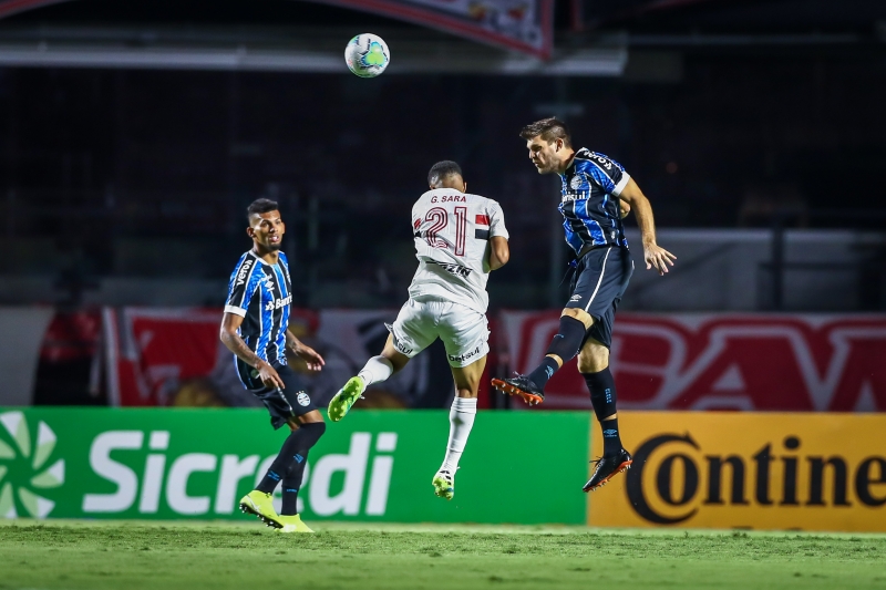 Defesa sólida não permitiu que o São Paulo ameaçasse o time gaúcho no Morumbi