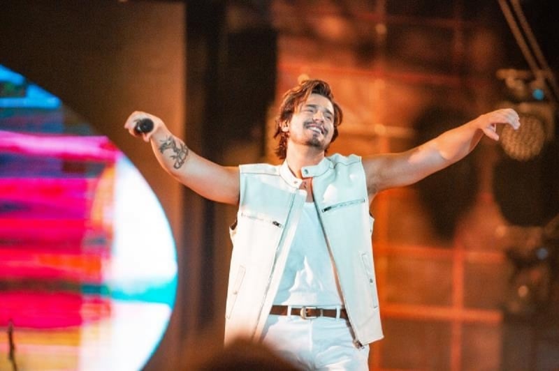 Show do cantor sertanejo Luan Santana vai ao ar na virada para 2021, à meia-noite