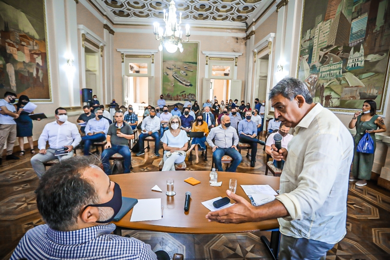 Prefeito Sebastião Melo reúne secretariado para primeira reunião no Paço Municipal  neste sábado