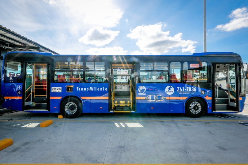 Cerca de 300 mil usuários do sistema BRT Transmilenio poderão se deslocar em veículos de emissão zero