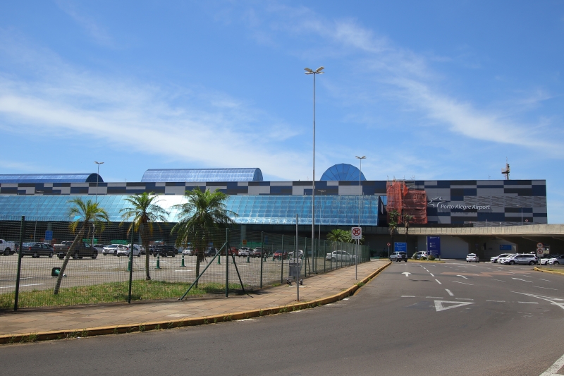 Voos de natureza humanitária continuam permitidos