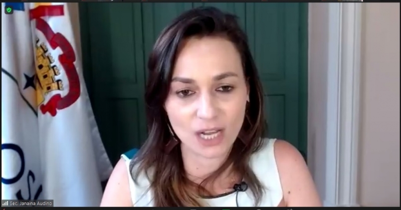 {'nm_midia_inter_thumb1':'https://www.jornaldocomercio.com/_midias/jpg/2021/01/05/206x137/1_whatsapp_image_2021_01_05_at_16_54_13-9223021.jpeg', 'id_midia_tipo':'2', 'id_tetag_galer':'', 'id_midia':'5ff4c53fbfad1', 'cd_midia':9223021, 'ds_midia_link': 'https://www.jornaldocomercio.com/_midias/jpg/2021/01/05/whatsapp_image_2021_01_05_at_16_54_13-9223021.jpeg', 'ds_midia': 'Secret&aacute;ria da Educa&ccedil;&atilde;o de Poa', 'ds_midia_credi': 'REPRODU&Ccedil;&Atilde;O/JC', 'ds_midia_titlo': 'Secret&aacute;ria da Educa&ccedil;&atilde;o de Poa', 'cd_tetag': '1', 'cd_midia_w': '800', 'cd_midia_h': '419', 'align': 'Left'}