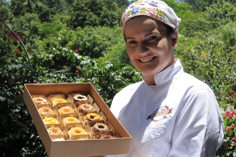 Zuleica Mendes seguiu as receitas da m&atilde;e para abrir o neg&oacute;cio Foto: Arquivo Pessoal/Divulga&ccedil;&atilde;o/JC