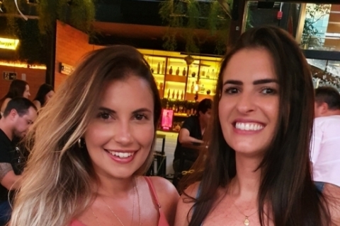 Mônica Magalhães com Mariana Rosa, 
que brindou seu aniversário 
no Dry Drinks & Moments