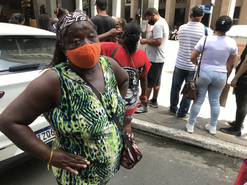 {'nm_midia_inter_thumb1':'https://www.jornaldocomercio.com/_midias/jpg/2021/01/11/206x137/1_7d7a6fc7_ea65_4767_8589_581d02c1ab94-9226362.jpeg', 'id_midia_tipo':'2', 'id_tetag_galer':'', 'id_midia':'5ffcc54ea58f3', 'cd_midia':9226362, 'ds_midia_link': 'https://www.jornaldocomercio.com/_midias/jpg/2021/01/11/7d7a6fc7_ea65_4767_8589_581d02c1ab94-9226362.jpeg', 'ds_midia': 'Trabalho mercado - vagas - emprego - fila no Sine em Porto Alegre - Iara Maria de Oliveira - trabalha de servi&ccedil;os dom&eacute;sticos, servi&ccedil;os gerais - desemprego - DESTAQUES P&Aacute;GINA 2   ', 'ds_midia_credi': 'PATR&Iacute;CIA COMUNELLO /ESPECIAL/JC/', 'ds_midia_titlo': 'Trabalho mercado - vagas - emprego - fila no Sine em Porto Alegre - Iara Maria de Oliveira - trabalha de servi&ccedil;os dom&eacute;sticos, servi&ccedil;os gerais - desemprego - DESTAQUES P&Aacute;GINA 2   ', 'cd_tetag': '1', 'cd_midia_w': '800', 'cd_midia_h': '600', 'align': 'Left'}