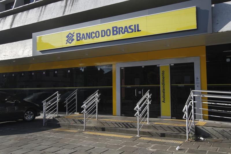 As ações do banco despencaram 11,65% nesta segunda-feira