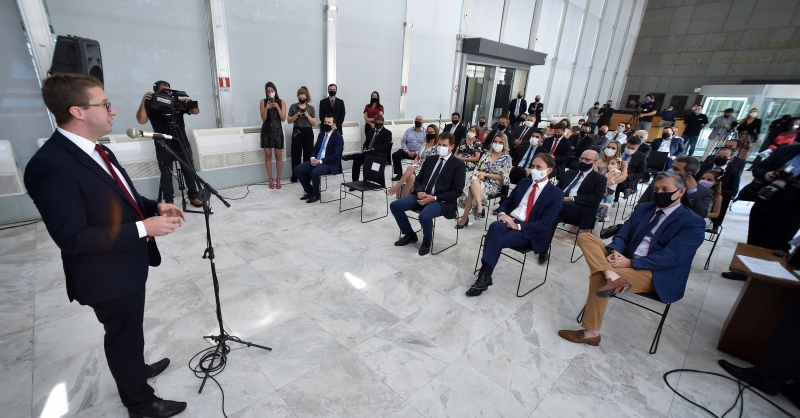 O suplente Beto Fatinel (MDB) assumiu a vaga de deputado estadual deixada por Juvir Costella na Assembleia Legislativa.