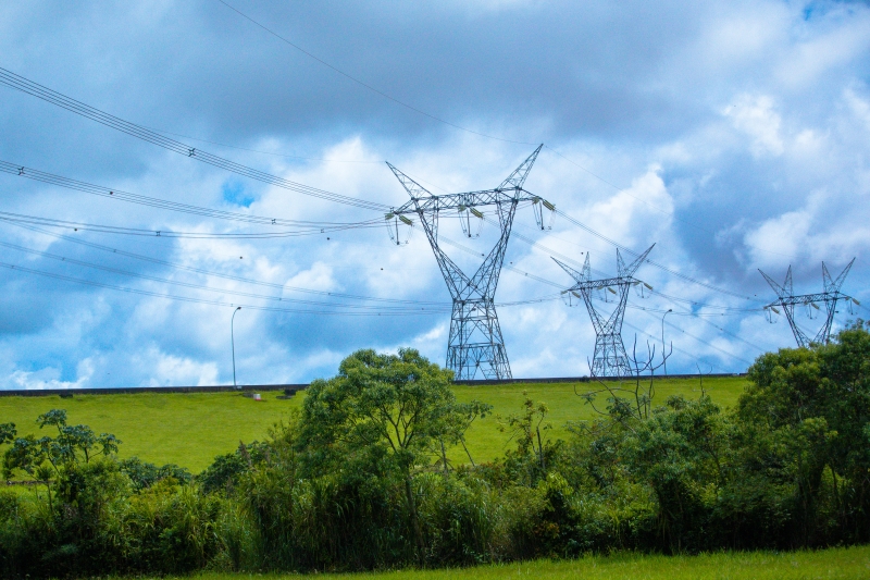energia - linha de transmissão na região da Usina Hidrelétrica de Itaipu Binacional.